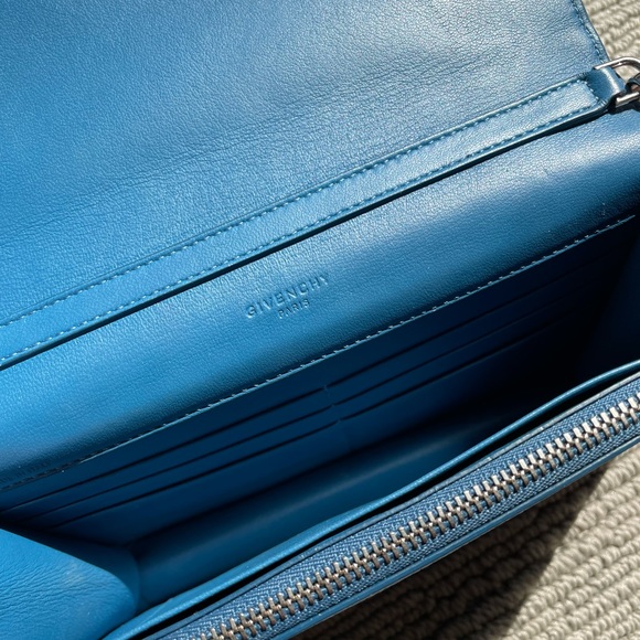 New Givenchy Pandora Wallet on Chain - Picture 2 of 4